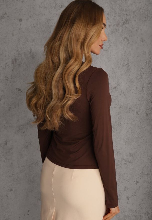 Renee - Brązowa Dopasowana Bluzka Typu Longsleeve z Bawełną Moanti. Okazja: na co dzień. Kolor: brązowy. Materiał: bawełna. Długość rękawa: długi rękaw. Wzór: kropki. Styl: casual