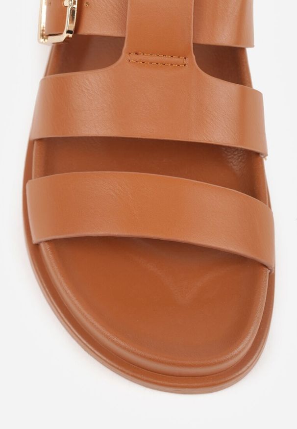 Renee - Brązowe Płaskie Klapki z Paskiem ze Sprzączką Tameren. Kolor: brązowy. Materiał: len. Wzór: paski. Sezon: lato