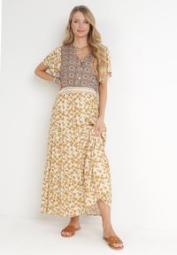 Born2be - Żółto-Beżowa Rozkloszowana Sukienka Maxi Stemone. Kolor: beżowy. Sezon: lato. Długość: maxi #1