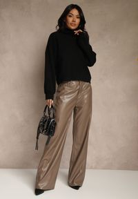 Renee - Czarny Golf Ozdobiony Ściągaczami Wedena. Okazja: na co dzień. Typ kołnierza: golf. Kolor: czarny. Materiał: skóra, jeans. Wzór: aplikacja. Styl: casual #3