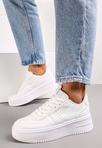 Renee - Białe Sznurowane Sneakersy na Grubej Podeszwie Salsabil. Kolor: biały. Materiał: materiał. Wzór: aplikacja. Obcas: na platformie #3