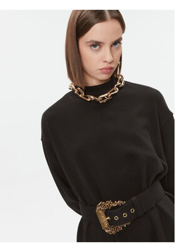 Versace Jeans Couture Sukienka dzianinowa 75HAO971 Czarny Relaxed Fit. Kolor: czarny. Materiał: dzianina, bawełna