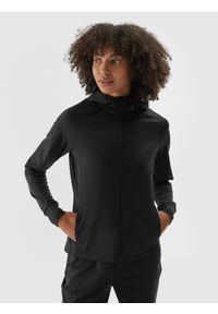 4f - 4F Bluza treningowa slim szybkoschnąca damska - czarna S. Typ kołnierza: kaptur, kołnierzyk stójkowy. Kolor: czarny. Materiał: dzianina, włókno, syntetyk, jersey, materiał, elastan. Długość rękawa: raglanowy rękaw. Wzór: gładki, ze splotem, jednolity. Styl: sportowy. Sport: fitness