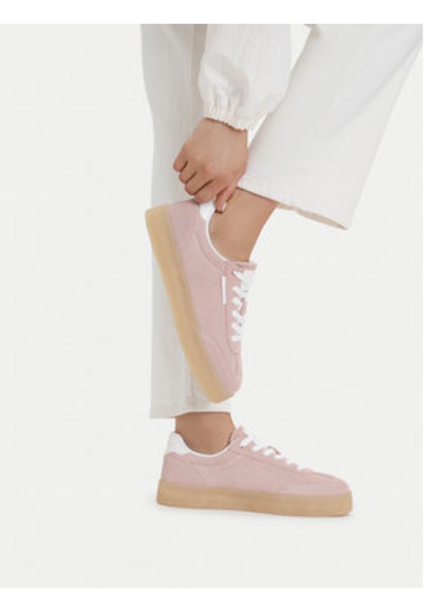 Guess Jeans Sneakersy CWBEO-V12-1219-25WC1051 Różowy jasny. Kolor: różowy. Materiał: skóra, zamsz