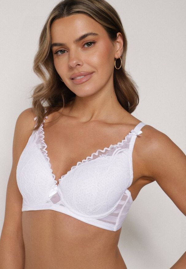 Born2be - Biały Biustonosz Koronkowy z Kokardkami Themikaia. Kolor: biały. Materiał: koronka