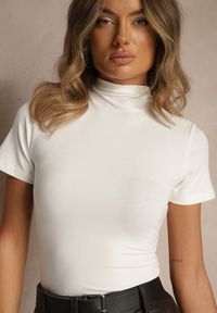 Renee - Biały Wiskozowy T-shirt o Dopasowanym Kroju z Golfem Isomina. Okazja: na imprezę, na co dzień. Typ kołnierza: golf. Kolor: biały. Materiał: wiskoza. Styl: casual #3