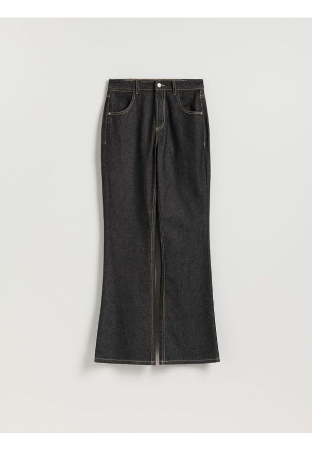 Reserved - Jeansy flare - szary. Kolor: szary