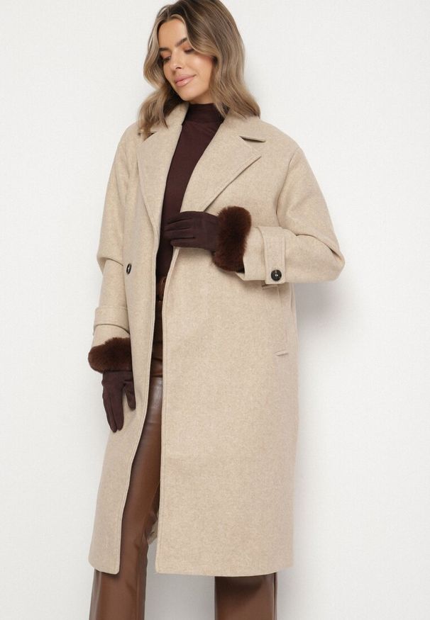 Born2be - Beżowy Dwurzędowy Płaszcz Oversize z Wełny i Wiskozy w Eleganckim Stylu Tiliavia. Okazja: na co dzień. Typ kołnierza: golf. Kolor: beżowy. Materiał: wełna, wiskoza. Wzór: aplikacja. Styl: elegancki