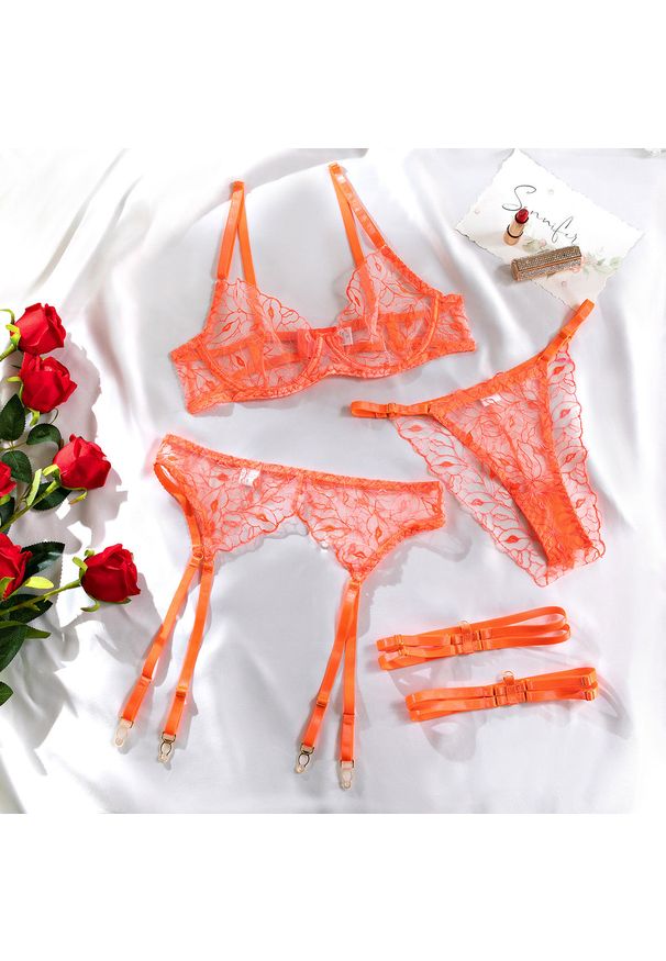 Intica - Komplet bielizny z haftem na romantyczny wieczór Youngsoon. Kolor: pomarańczowy. Materiał: materiał. Wzór: haft