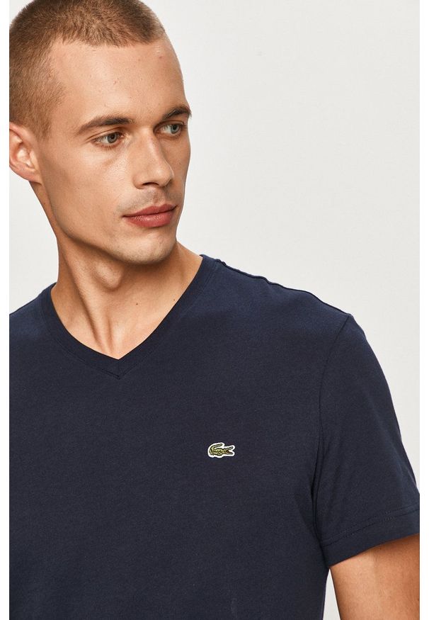 Lacoste - T-shirt. Okazja: na co dzień. Kolor: niebieski. Materiał: dzianina. Wzór: aplikacja. Styl: casual