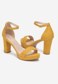 Born2be - Żółte Sandały Perameia. Nosek buta: okrągły. Zapięcie: pasek. Kolor: żółty. Wzór: gładki, jednolity. Sezon: lato. Obcas: na obcasie. Wysokość obcasa: średni #2