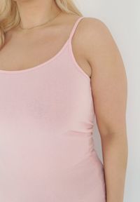 Born2be - Różowy Top na Cienkich Regulowanych Ramiączkach z Okrągłym Dekoltem Narenia. Okazja: na co dzień. Kolor: różowy. Materiał: bawełna, jeans, materiał. Długość rękawa: na ramiączkach. Styl: klasyczny, elegancki, casual