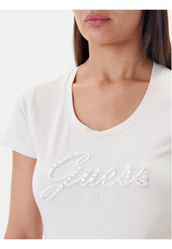 Guess T-Shirt W5YI46 J1314 Écru Slim Fit. Kolor: kremowy. Materiał: bawełna