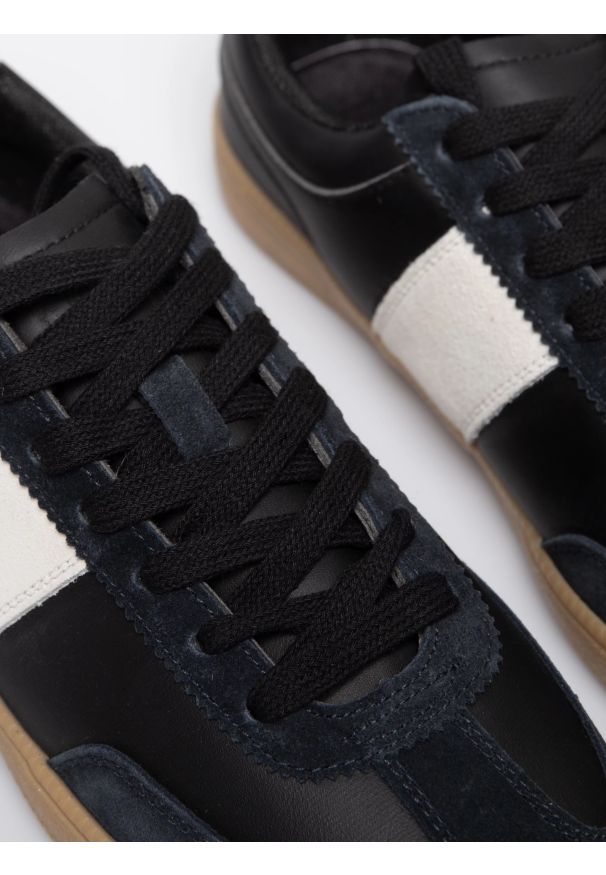 Big-Star - Sneakersy męskie czarne RR174033 906. Okazja: na co dzień. Zapięcie: pasek. Kolor: czarny. Materiał: guma, materiał. Szerokość cholewki: normalna. Wzór: paski