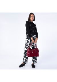 Wittchen - Torebka shopperka z marszczonej lakierowanej ekoskóry wiśniowa. Kolor: czerwony. Wzór: haft. Dodatki: z haftem. Materiał: skórzane. Styl: rockowy, casual #2