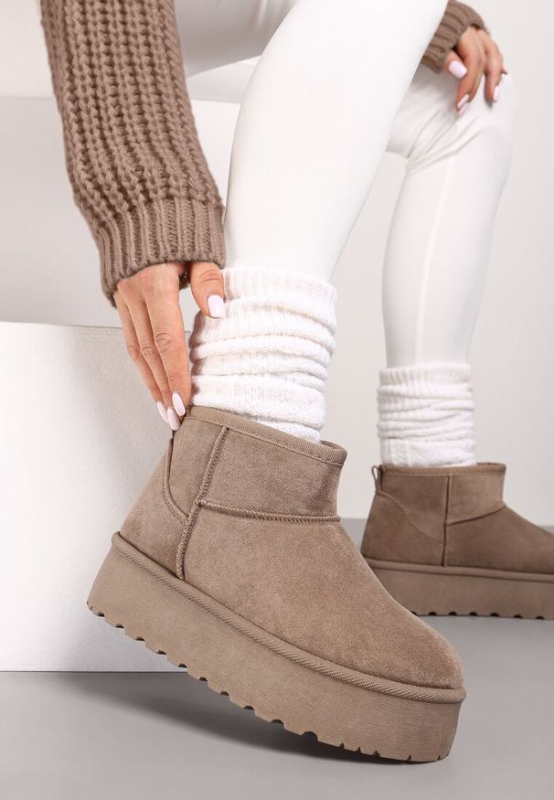 Born2be - Ciemnobeżowe Krótkie Śniegowce na Platformie Lysindra. Kolor: beżowy. Materiał: wełna, futro, jeans, zamsz. Sezon: zima. Obcas: na platformie. Styl: klasyczny, elegancki