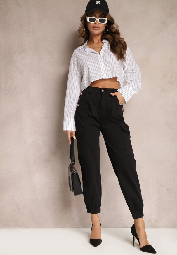 Renee - Czarne Spodnie Bawełniane o Fasonie Bojówek High Waist z Guzikami Amatnosha. Okazja: na co dzień. Stan: podwyższony. Kolor: czarny. Materiał: bawełna. Długość: długie. Sezon: lato, wiosna. Styl: elegancki, casual