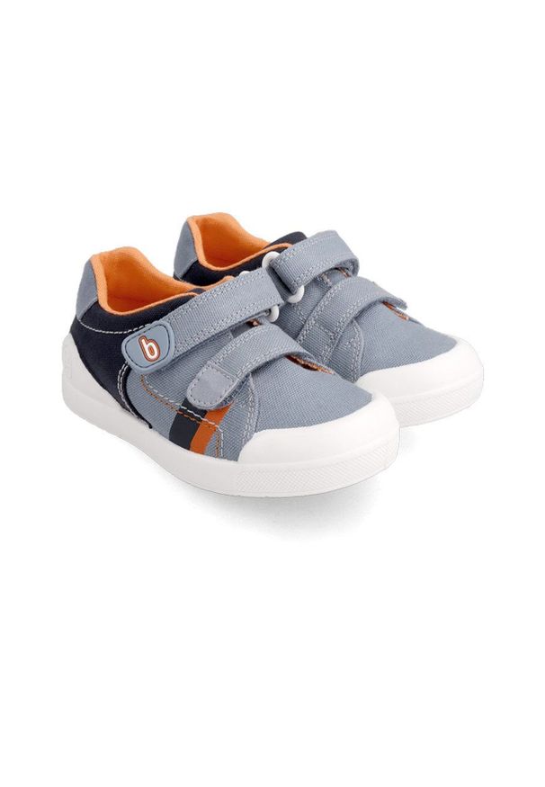 Biomecanics sneakersy dziecięce kolor granatowy. Nosek buta: okrągły. Zapięcie: rzepy. Kolor: niebieski. Materiał: skóra, guma
