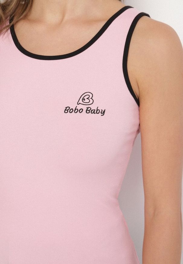 Born2be - Różowy Wiskozowy Top Ozdobiony Nadrukiem Amovara. Okazja: na co dzień. Kolor: różowy. Materiał: wiskoza. Wzór: aplikacja, nadruk. Styl: casual