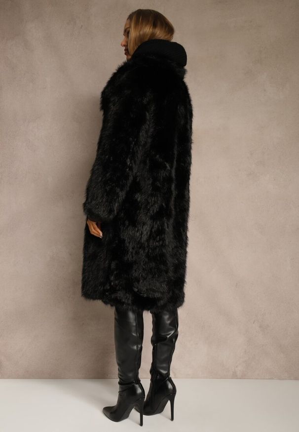 Renee - Czarny Płaszcz Futro o Jednorzędowym Kroju z Szerokim Kołnierzem Aweda. Okazja: na co dzień. Kolor: czarny. Materiał: futro. Styl: casual, elegancki, wizytowy