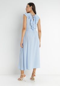 Born2be - Jasnoniebieska Sukienka Mellothee. Okazja: na imprezę. Typ kołnierza: kołnierz z falbankami. Kolor: niebieski. Materiał: materiał. Typ sukienki: kopertowe. Styl: elegancki, wizytowy. Długość: midi #5