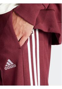 Adidas - adidas Spodnie dresowe Essentials IS1366 Czerwony Regular Fit. Kolor: czerwony. Materiał: bawełna