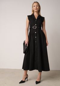 Born2be - Czarna Koszulowa Sukienka Bez Rękawów Ozdobiona Paskiem z Klamrą Phalixia. Okazja: na co dzień. Kolor: czarny. Długość rękawa: bez rękawów. Wzór: aplikacja. Typ sukienki: koszulowe. Styl: casual, elegancki #1