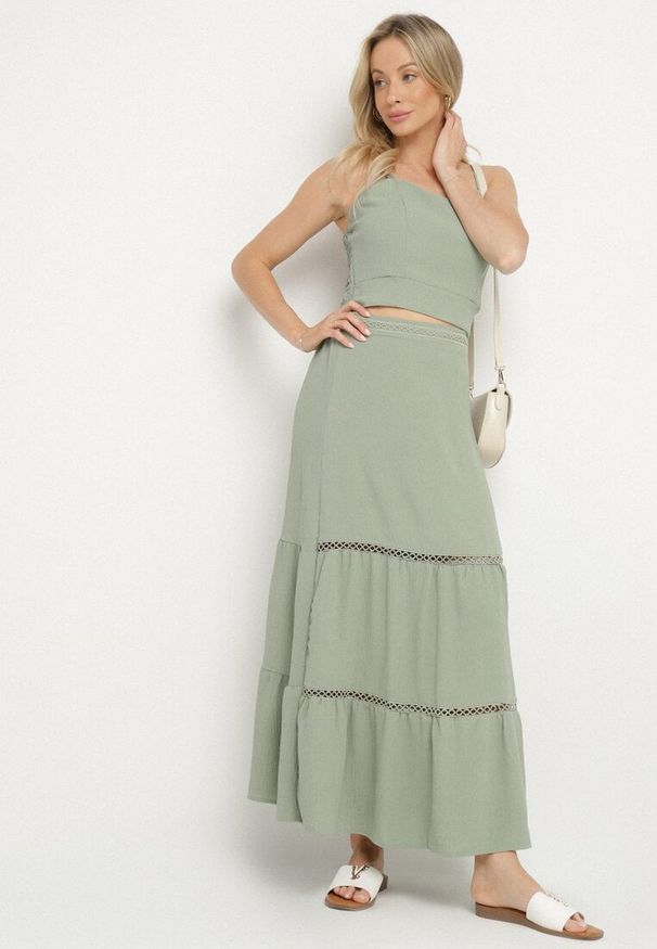 Born2be - Zielony Komplet z Dopasowanym Topem i Rozkloszowaną Spódnicą Addira. Kolor: zielony. Materiał: materiał. Wzór: gładki