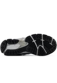 Buty unisex New Balance U1906RCE – srebrne. Kolor: srebrny. Materiał: guma, materiał, syntetyk. Szerokość cholewki: normalna. Sport: turystyka piesza #2