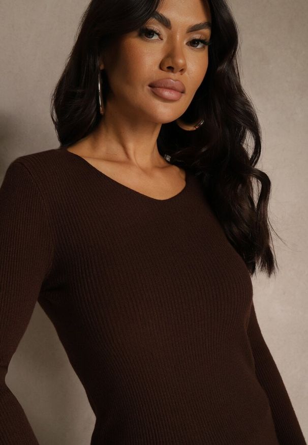 Renee - Brązowy Sweter z Bawełną z Prążkowanej Dzianiny Reisaria. Okazja: na co dzień. Kolor: brązowy. Materiał: prążkowany, bawełna, dzianina. Styl: klasyczny, casual