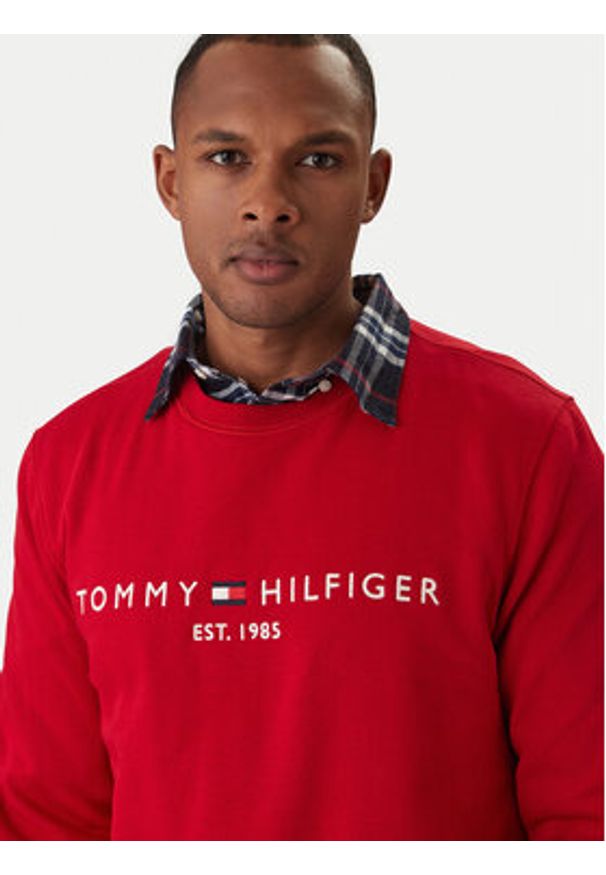 TOMMY HILFIGER - Tommy Hilfiger Bluza Logo MW0MW11596 Czerwony Regular Fit. Kolor: czerwony. Materiał: syntetyk, bawełna