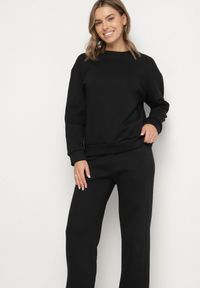Born2be - Czarny Bawełniany Komplet Dresowy Oversize z Ociepleniem Bluza i Spodnie Cantila. Kolor: czarny. Materiał: dresówka, bawełna. Sport: turystyka piesza #6