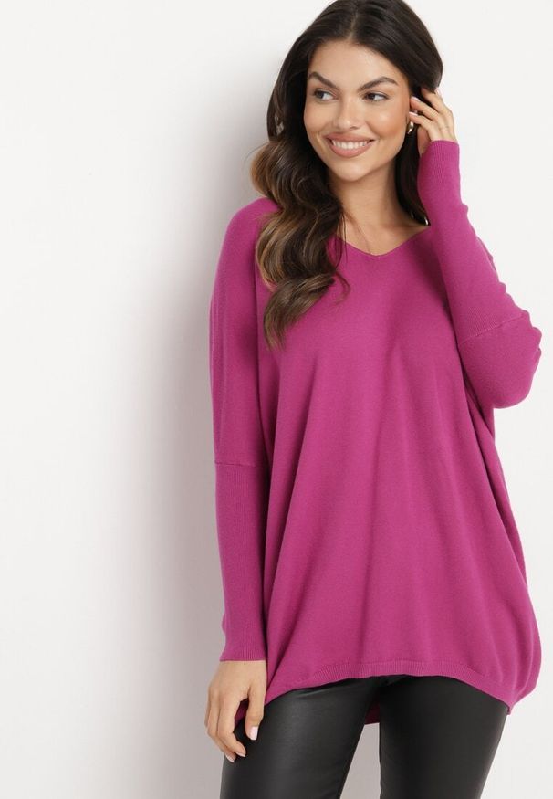 Born2be - Fioletowa Bluzka z Wiskozą o Nietoperzowym Kroju z Wycięciem na Plecach z Cyrkoniami Vaivenne. Okazja: na co dzień. Kolor: fioletowy. Materiał: wiskoza. Długość rękawa: długi rękaw. Długość: długie. Wzór: aplikacja. Styl: wizytowy, klasyczny, casual, elegancki