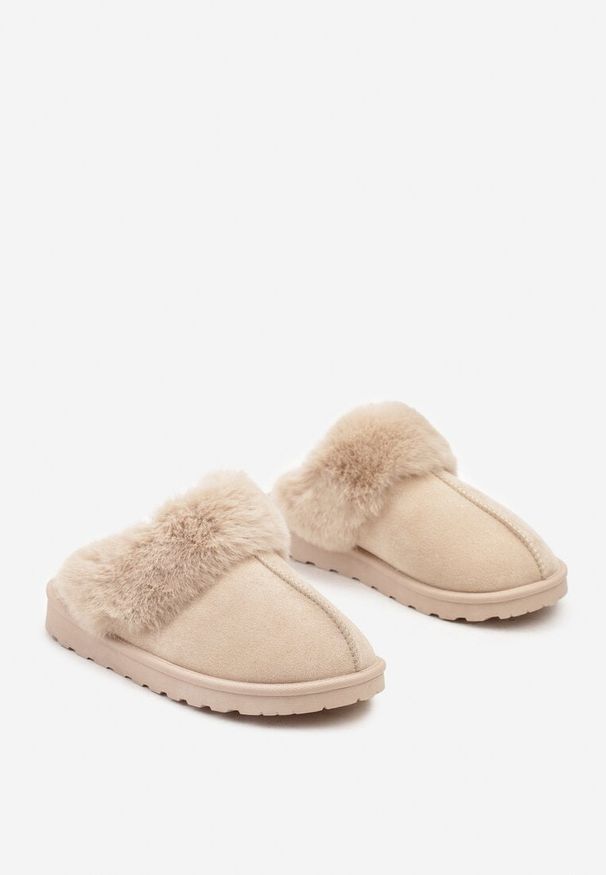 Born2be - Beżowe Wsuwane Kapcie z Imitacji Zamszu z Futrem Boreti. Okazja: do domu. Zapięcie: bez zapięcia. Kolor: beżowy. Materiał: zamsz, futro. Styl: elegancki