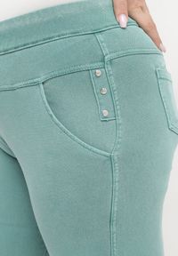 Born2be - Jasnozielone Spodnie z Gumką w Talii i Prostymi Nogawkami Lotlipa. Okazja: na co dzień, na spotkanie biznesowe. Kolekcja: plus size. Kolor: zielony. Styl: biznesowy, elegancki, casual #6