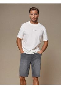 Sinsay - Szorty jeansowe z efektem sprania - szary. Kolor: szary. Materiał: jeans #1