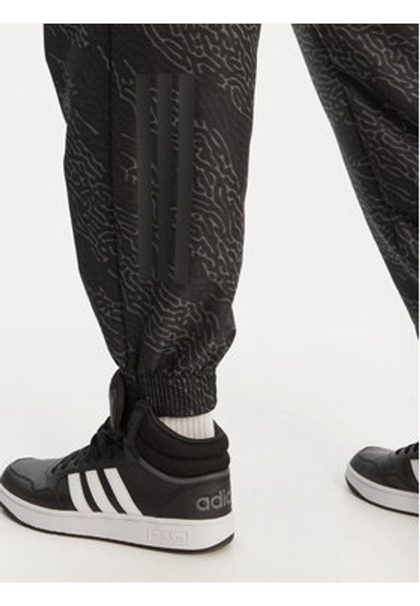 Adidas - adidas Spodnie dresowe PrimeLift Workout KA1202 Szary Loose Fit. Kolor: szary. Materiał: syntetyk