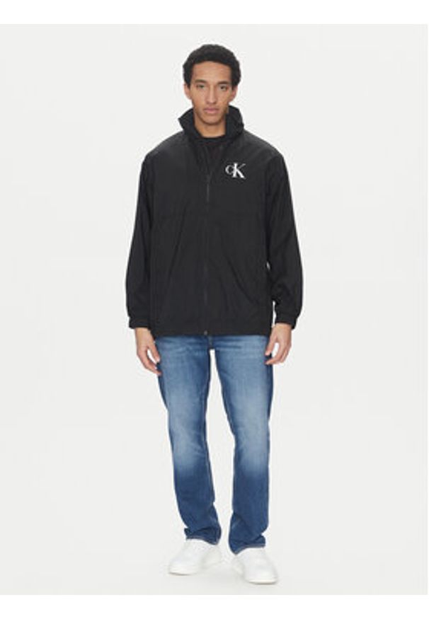 Calvin Klein Jeans Kurtka przejściowa J30J325108 Czarny Regular Fit. Kolor: czarny. Materiał: syntetyk