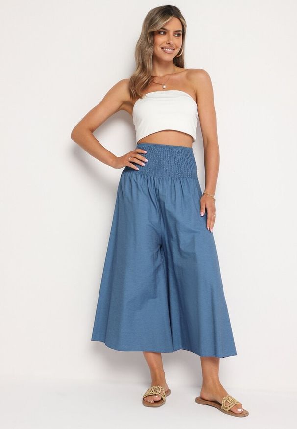 Born2be - Jasnoniebieskie Bawełniane Szerokie Spodnie Kuloty z Wysokim Stanem i Gumką w Pasie Rafea. Okazja: na co dzień. Stan: podwyższony. Kolor: niebieski. Materiał: bawełna. Długość: długie. Styl: casual, elegancki, sportowy