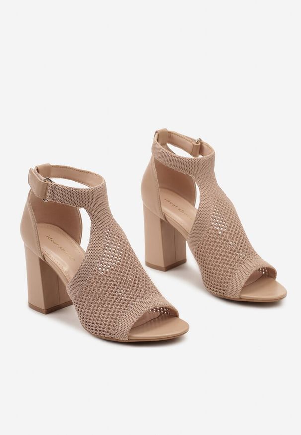 Born2be - Ciemnobeżowe Ażurowe Sandały na Obcasie Zapinane Wokół Kostki Patima. Okazja: na co dzień. Zapięcie: sprzączka. Kolor: beżowy. Wzór: ażurowy. Materiał: satyna. Sezon: lato. Obcas: na obcasie. Styl: wizytowy, casual, elegancki. Wysokość obcasa: średni