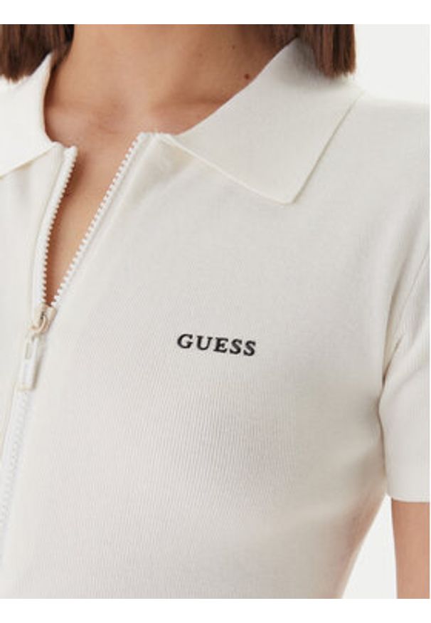 Guess Sukienka dzianinowa V6RK08 Z4642 Biały Slim Fit. Kolor: biały. Materiał: syntetyk