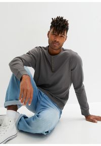 bonprix - Shirt z dekoltem henley, długi rękaw. Typ kołnierza: typu henley. Kolor: szary. Długość rękawa: długi rękaw. Długość: długie #1