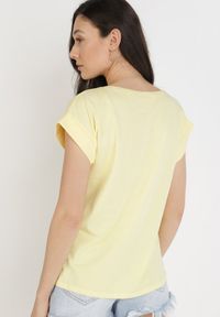 Born2be - Żółty T-shirt Kisenia. Kolor: żółty. Materiał: materiał, bawełna, tkanina. Długość: krótkie #4
