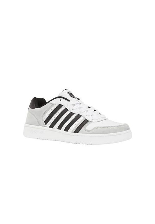 Buty do chodzenia męskie K-Swiss Court Palisades. Zapięcie: sznurówki. Kolor: biały. Materiał: guma, zamsz, skóra. Szerokość cholewki: normalna. Sport: turystyka piesza