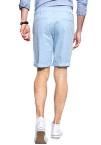 Wrangler - KRÓTKIE SPODENKI WRANGLER CHINO SHORT LIGHT BLUE W14AMM25N. Materiał: materiał. Długość: krótkie. Wzór: jednolity, aplikacja #10