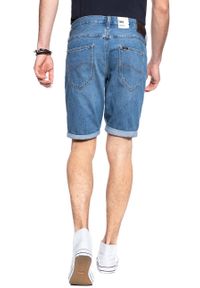 Lee - SPODENKI LEE 5 POCKET SHORT LIGHT NEWPO L73EJLKB. Okazja: na uczelnię, na co dzień. Materiał: jeans, materiał, bawełna, denim, tkanina. Długość: krótkie. Wzór: aplikacja. Sezon: lato. Styl: klasyczny, casual #9