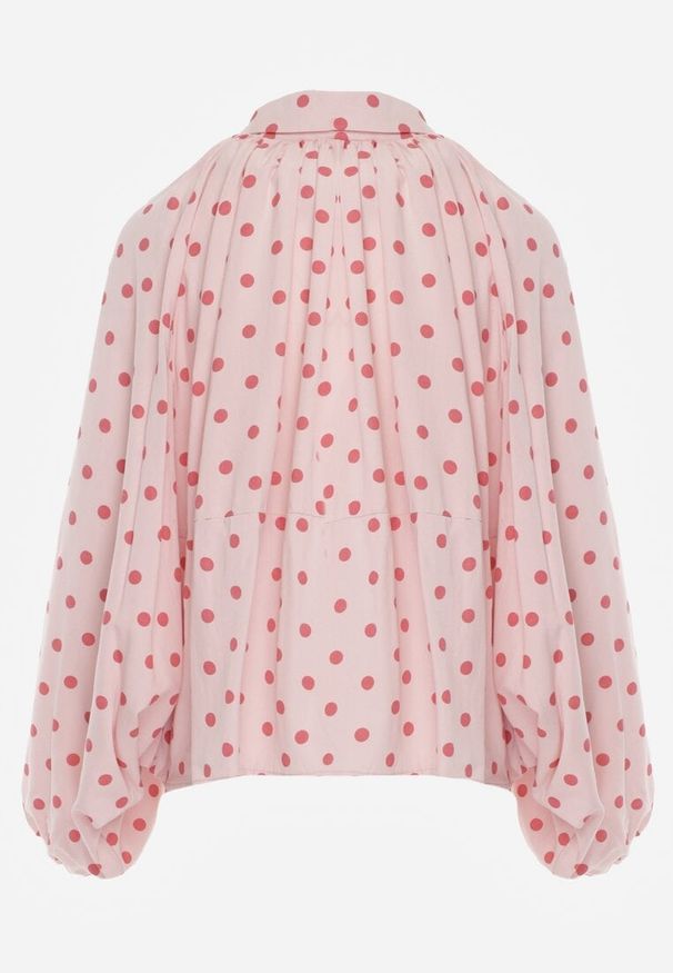Renee - Różowa Nietoperzowa Bluza z Wiskozą w Kropki z Kołnierzykiem Meze. Okazja: na co dzień. Kolor: różowy. Materiał: wiskoza. Wzór: kropki. Styl: casual