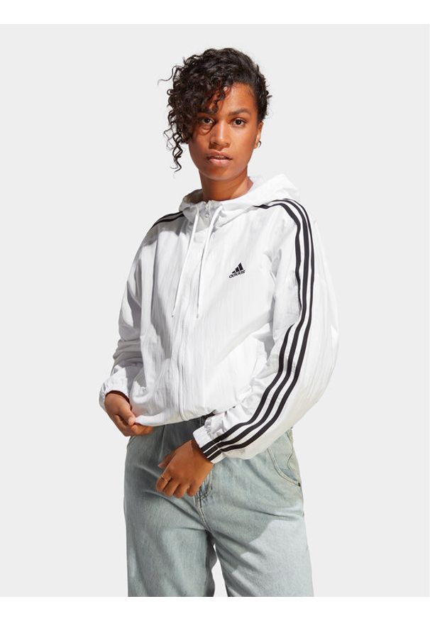 Adidas - adidas Wiatrówka Essentials 3-Stripes IC0560 Biały Loose Fit. Kolor: biały. Materiał: syntetyk
