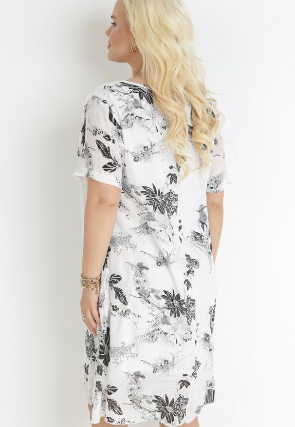 Born2be - Biało-Czarna Bawełniana Sukienka Midi Pudełkowa w Kwiaty Mephelia. Kolekcja: plus size. Kolor: biały. Materiał: bawełna. Wzór: kwiaty. Typ sukienki: dla puszystych. Długość: midi