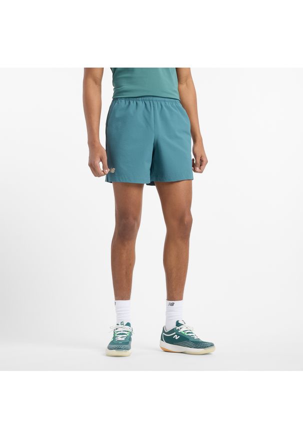 Spodenki męskie New Balance MS51402NUS – niebieskie. Kolor: niebieski. Materiał: nylon, tkanina, lycra, materiał. Sport: tenis